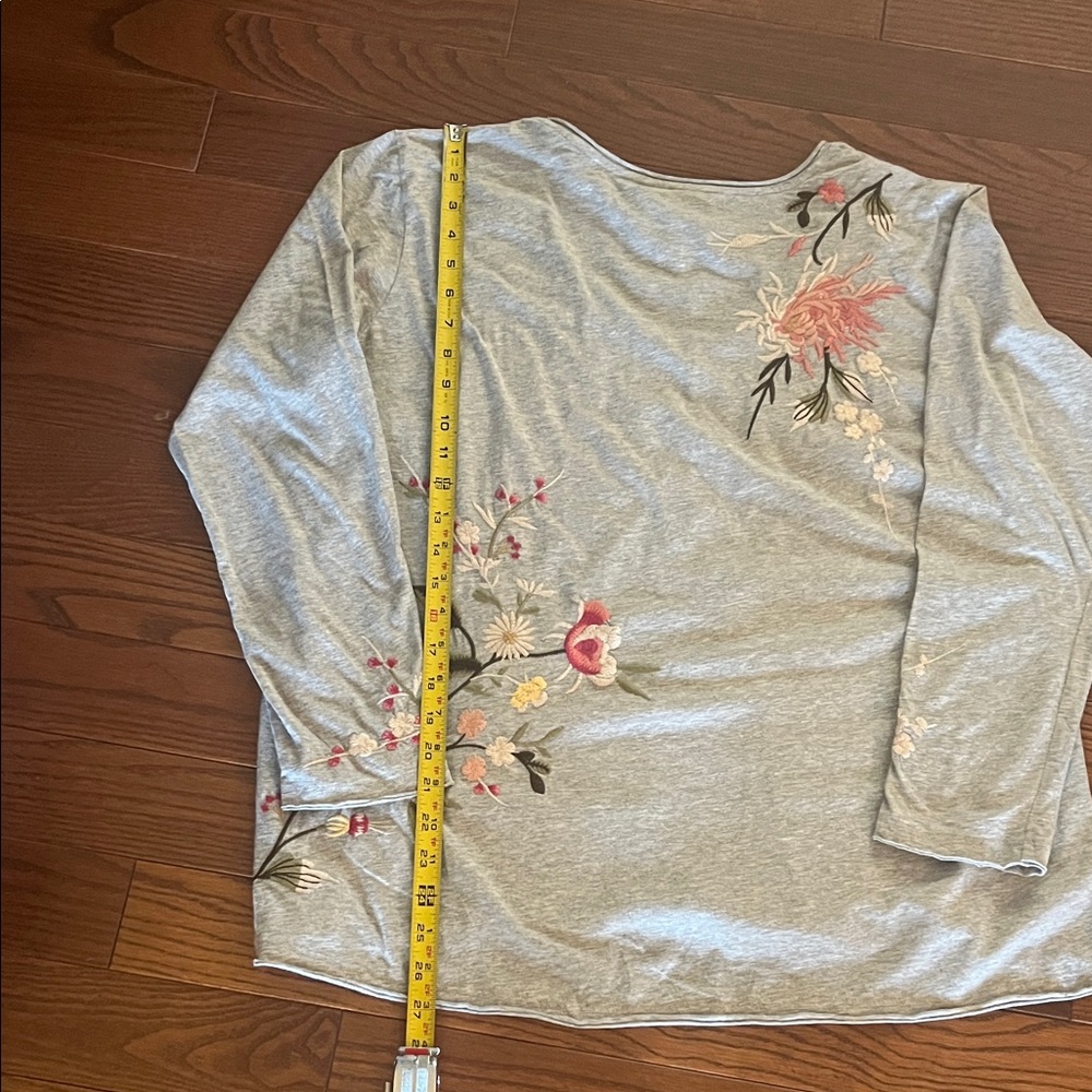 Johnny Was Gray Floral Embroidered Long Sleeve Top - Picture 7 of 9